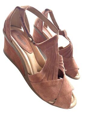 Earth Pink Suede Sandals Peep-Toe Wedge Curvet Velcro Straps Comfortable 9.5